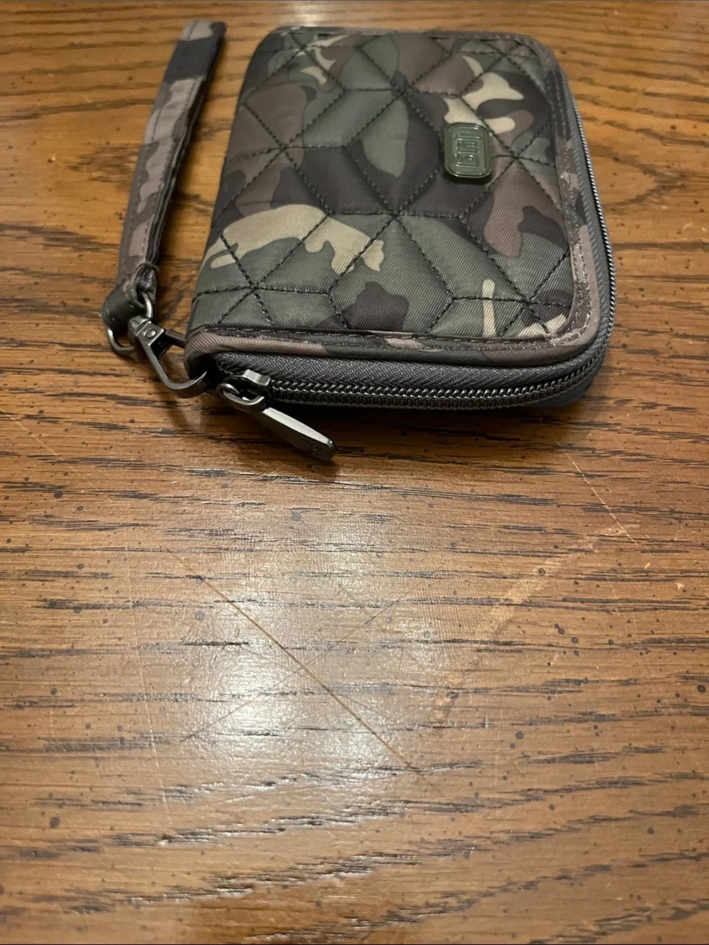 lug compact quilted